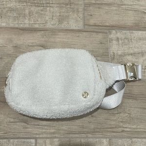 Lululemon 2L Everywhere Belt Bag